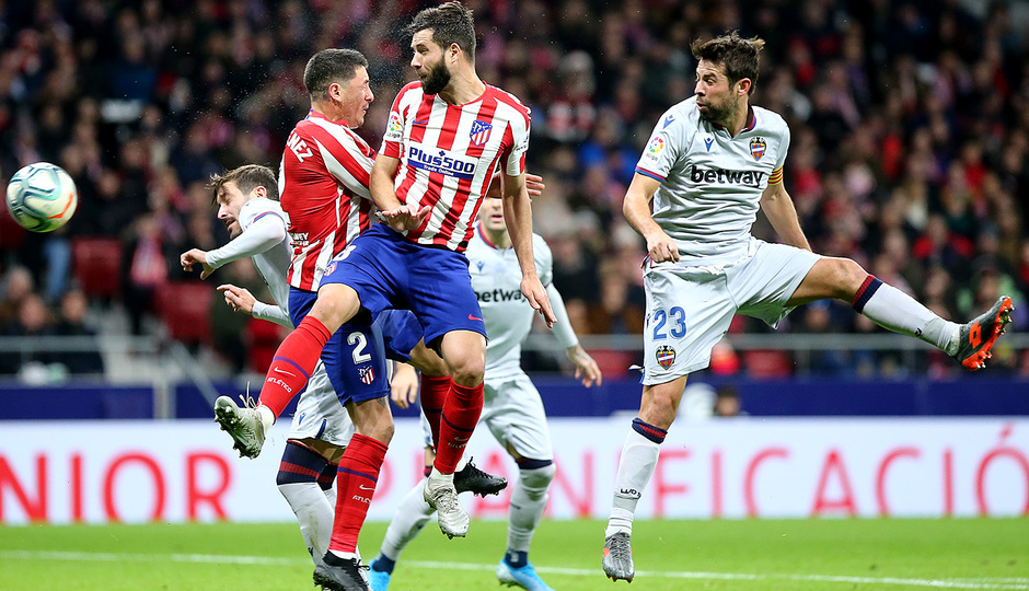 Felipe volvió a adelantar al Atleti con este remate de cabeza.