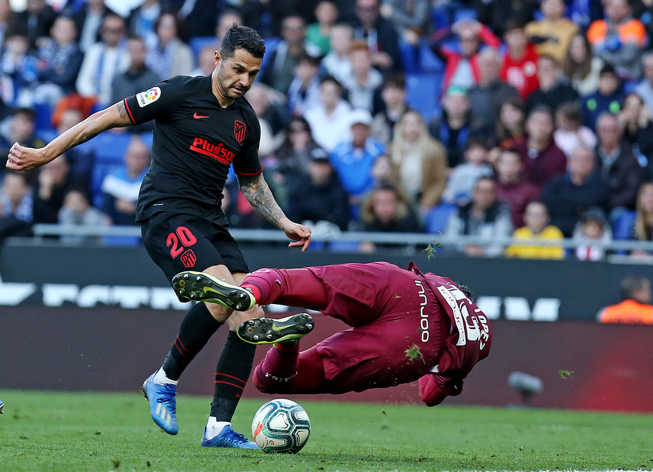 Salida valiente de Diego López ante Vitolo que evitó males mayores.