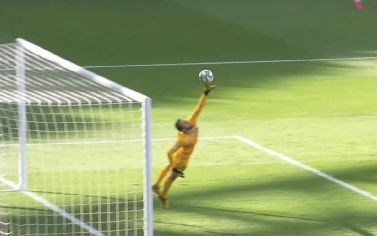 Paradón de Oblak que evitó el 2-0 parcial para el Espanyol.