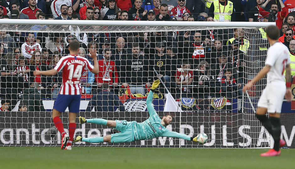 Estirada de Oblak en su habitual cita con la excelencia.