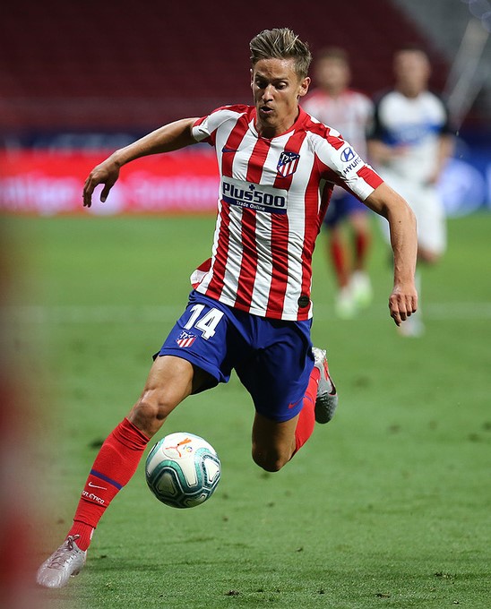 Llorente forzó un polémico penalti tras una nueva jugada espectacular.