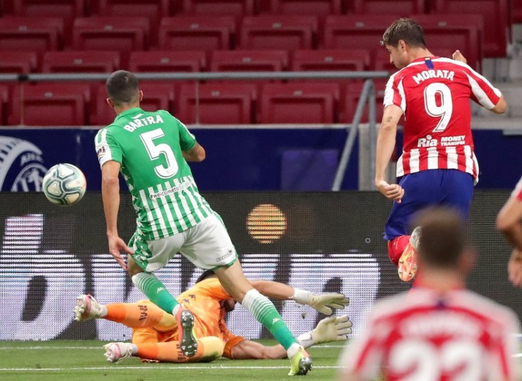 De nuevo el VAR anuló este golazo frustado de Morata.