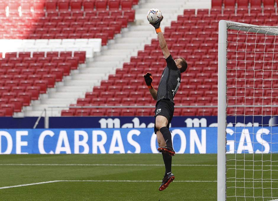 Oblak, sigue en su excelente línea habitual.