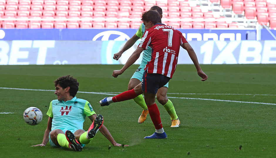 Tercer gol de la tarde de un desequilibrante João Félix.