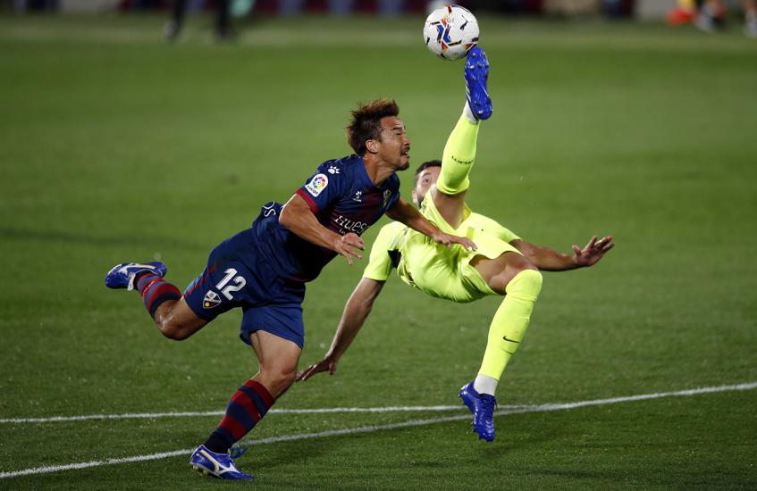 Espectacular despeje de Felipe ante Okazaki.