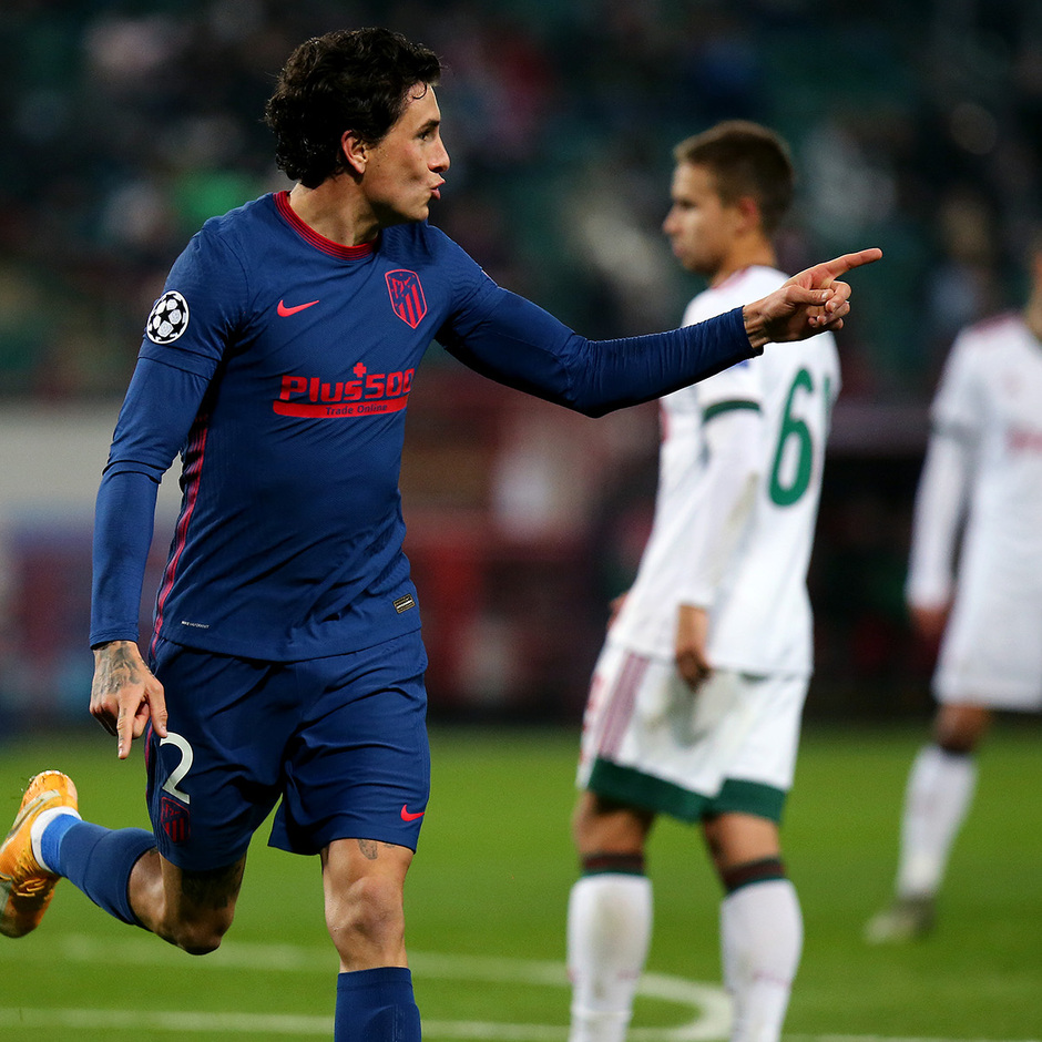 Giménez adelantó al Atleti con gran remate de cabeza.