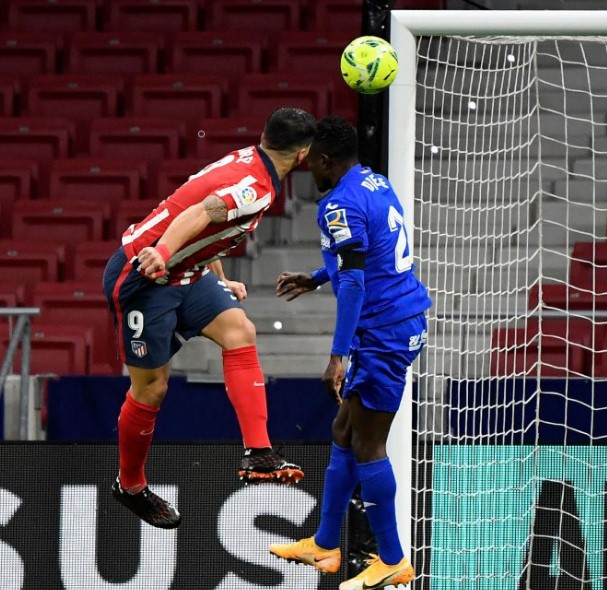 Excelente cabezazo marcando los tiempos, que finalmente decantó el partido del lado rojiblanco.