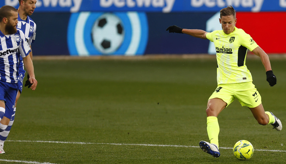 Remate a la red de Marcos Llorente.