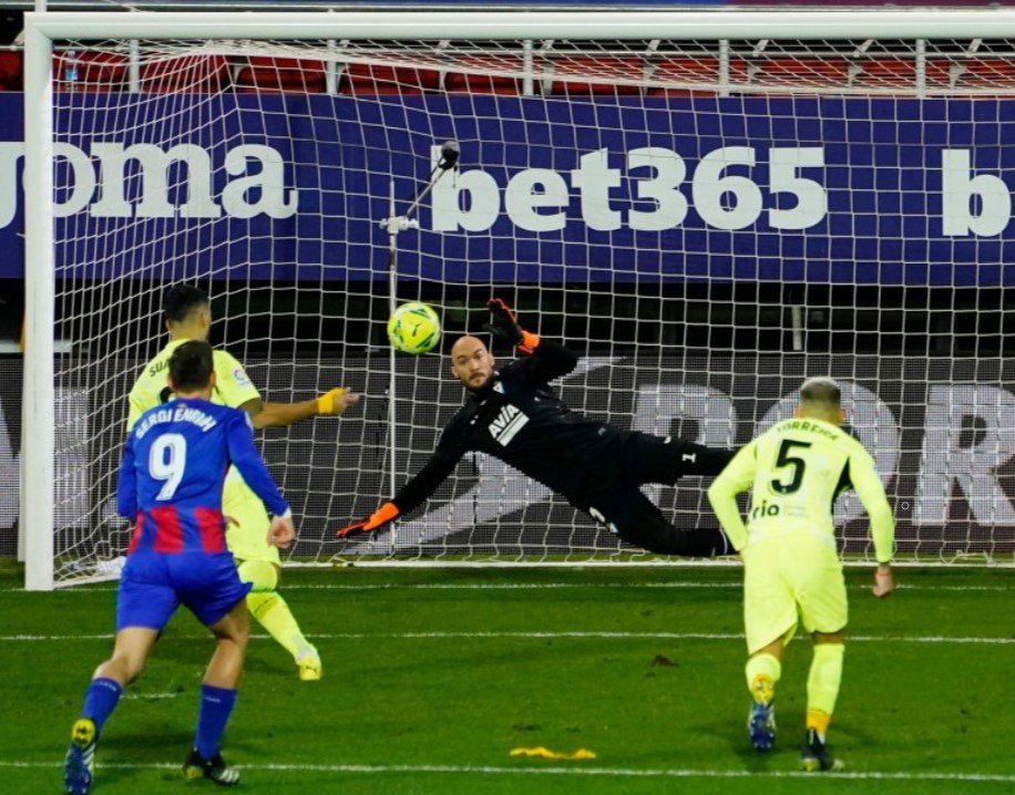 Min. 89 - Luis Suárez marcó de penalti a lo Panenka el gol de la victoria. 