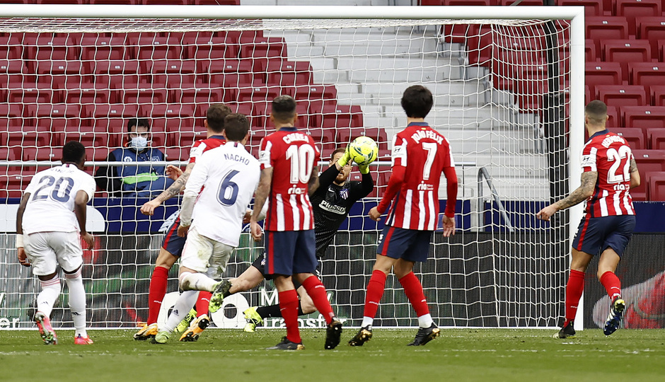 Oblak volvió a salvar puntos con sus intervenciones durante el partido.