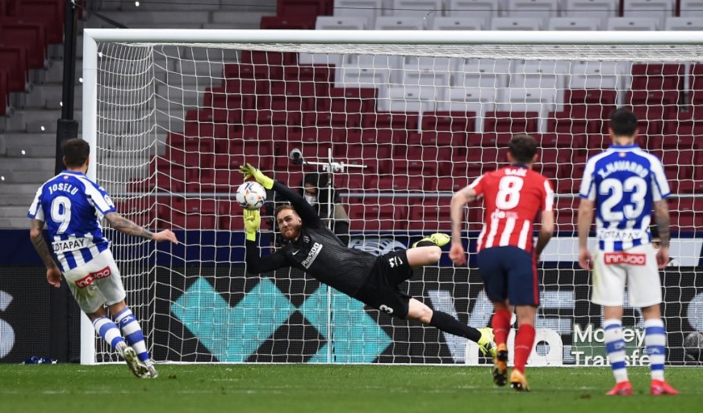 Min. 84 - Paradón clave de Oblak del buen lanzamiento de Joselu. 