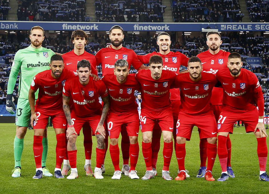 Once inicial que estrenó la cuarta equipación en el Reale Arena y rescató el antiguo escudo.