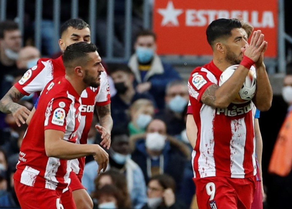 Luis Suárez, tras su gol, pidió perdón a la afición barcelonista, que le recibió muy bien en su vuelta al Nou Camp.