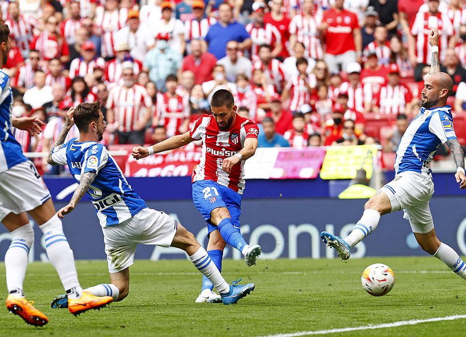 Remate a la red de Carrasco tras un gran jugada personal. 