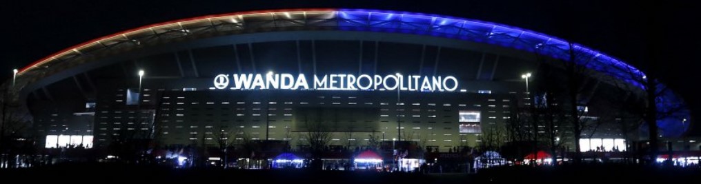 Mensaje solidario del Wanda Metropolitano con la bandera de Ucrania: Stop War.