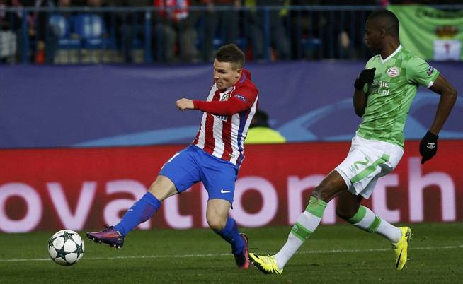 Gameiro inauguró el marcador con este fuerte remate cruzado a la red de Zoet