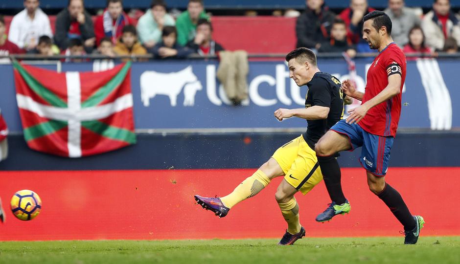 Gameiro marcó el segundo gol del partido tan solo un minuto después del gol de Godín