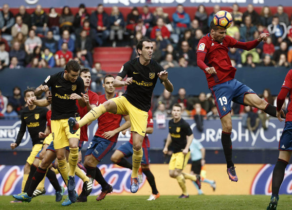 Godín volvió a marcar tras un saque de esquina muchos meses después