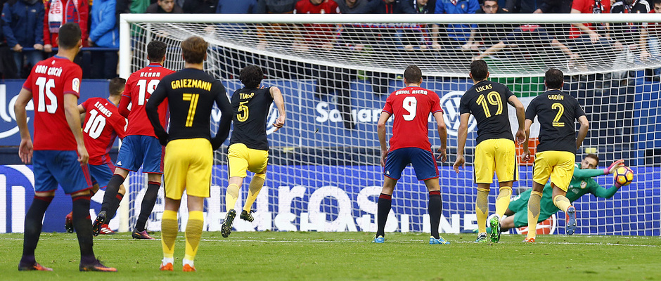Oblak paró un penalti, clave para el desarrollo posterior del partido