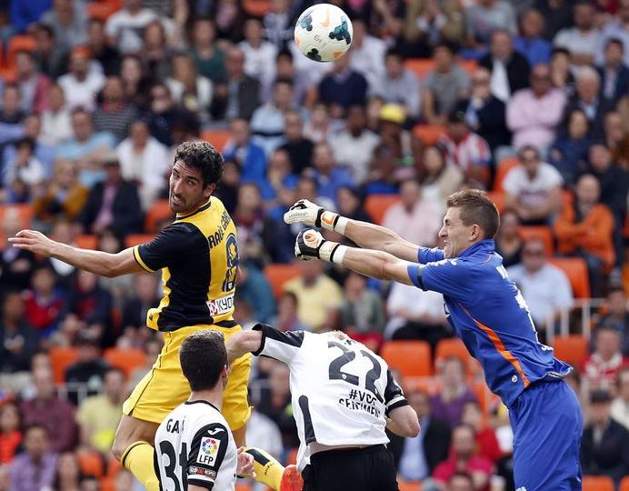 Raúl García volvió a conseguir otro gol decisivo de cabeza Raúl García volvió a conseguir otro gol decisivo de cabeza