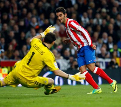 El golazo de Adrián no evitó una nueva derrota ante los blancos El golazo de Adrián no evitó una nueva derrota ante los blancos