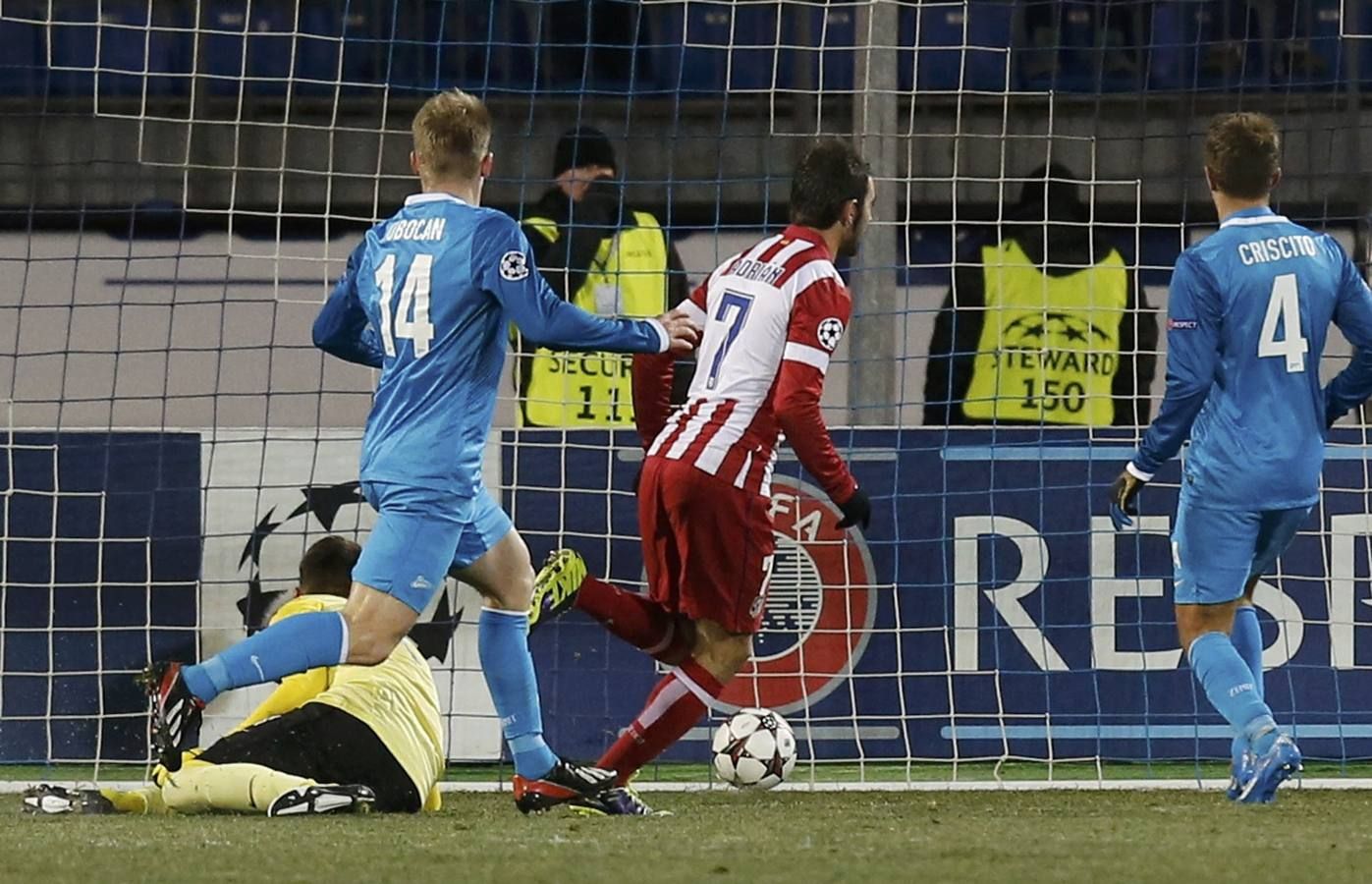 Adrián marcó una gran gol en San Petesburgo Adrián marcó una gran gol en San Petesburgo
