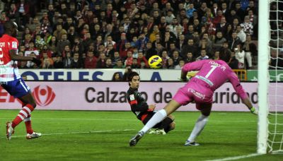 Arda Turan resolvió el partido con su gol
