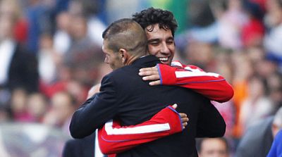 Arda, gran protagonista con dos grandes goles antes el Espanyol lo celebra con el Cholo Arda, gran protagonista con dos grandes goles antes el Espanyol lo celebra con el Cholo