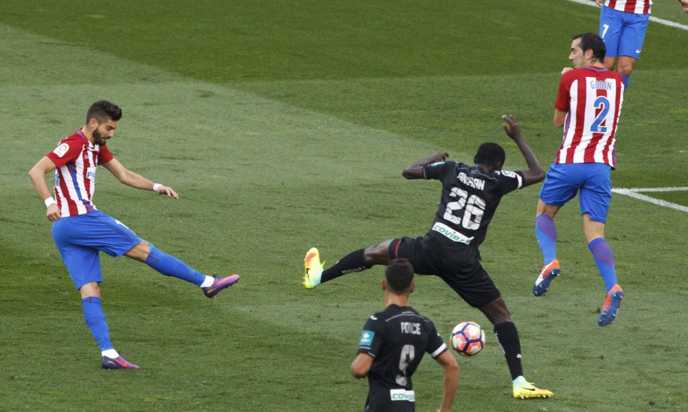 Yanick Carrasco, espectacular, marcó un hat-trick, e intervino en cinco de los siete goles