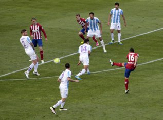 Derechazo de Correa.... Derechazo de Correa....