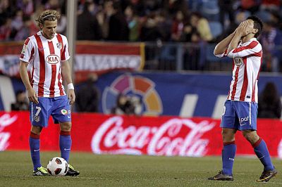 Desolación rojiblanca tras el segundo gol de Joaquín