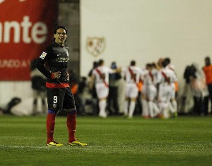 Desolación en Vallacas tras uno de los goles del Rayo Desolación en Vallacas tras uno de los goles del Rayo