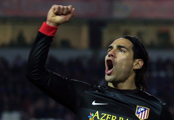 Falcao marcó su vigésimo quinto gol en Liga que supuso la victoria en el Sánchez Pizjuán Falcao marcó su vigésimo quinto gol en Liga que supuso la victoria en el Sánchez Pizjuán