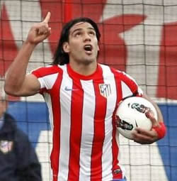 Falcao consigue que el equipo vuelva a marcar, aunque de penalti Falcao consigue que el equipo vuelva a marcar, aunque de penalti