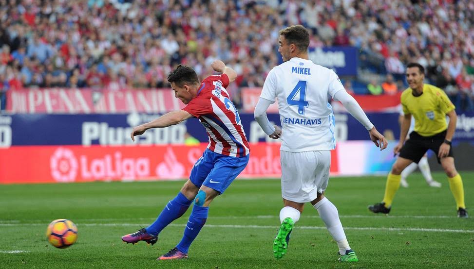 Gameiro aprovechó el regalo defensivo del Málaga