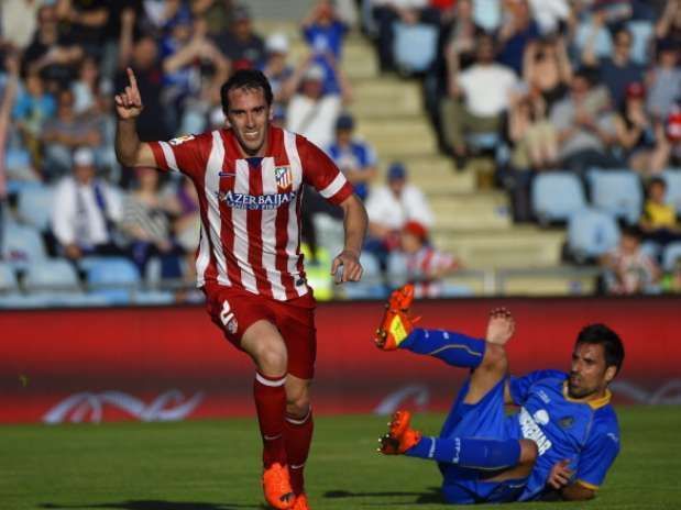 Godín abrió el marcador con otro buen remate de cabeza Godín abrió el marcador con otro buen remate de cabeza