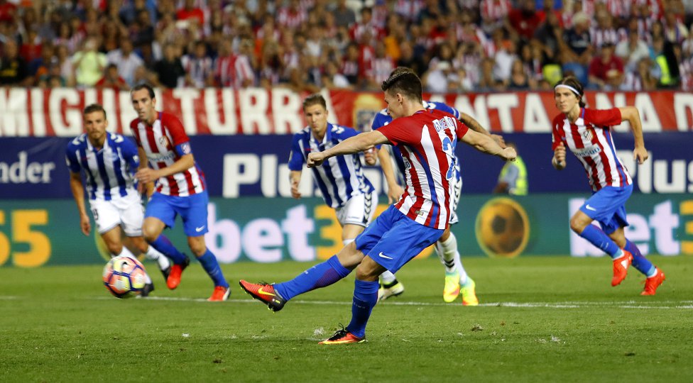 Primer gol oficial de Gameiro que no fue suficiente para conseguir la victoria