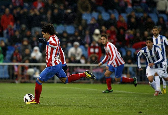 Falcao no falla desde los once metros y vuelve a ser decisivo en la victoria rojiblanca Falcao no falla desde los once metros y vuelve a ser decisivo en la victoria rojiblanca