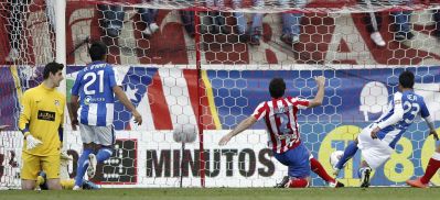 Indecisión defensiva rojiblanca que casi supone olvidarse de la Champioons definitivamente Indecisión defensiva rojiblanca que casi supone olvidarse de la Champioons definitivamente