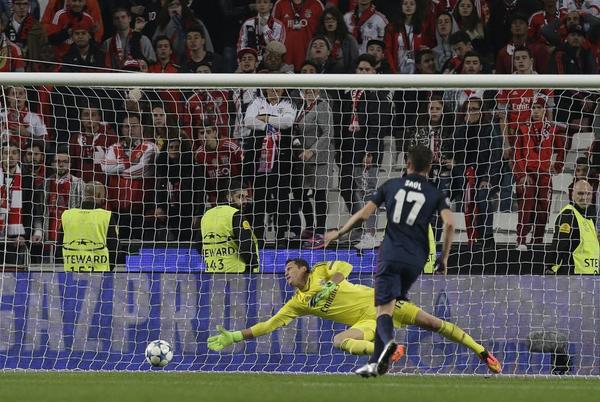 Saúl abrió el marcador en Luz con este preciso tiro cruzado Saúl abrió el marcador en Da Luz con este preciso tiro cruzado