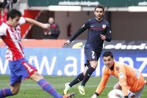 Tras una gran jugada de Adrián, el defensa sportinguista marcó en propia meta Tras una gran jugada de Adrián, el defensa sportinguista marcó en propia meta