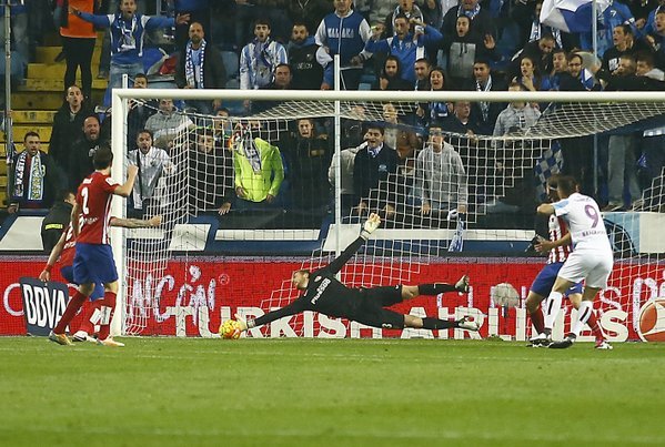 Gran estirada de Oblak que evitó el gol de Charles Gran estirada de Oblak que evitó el gol de Charles