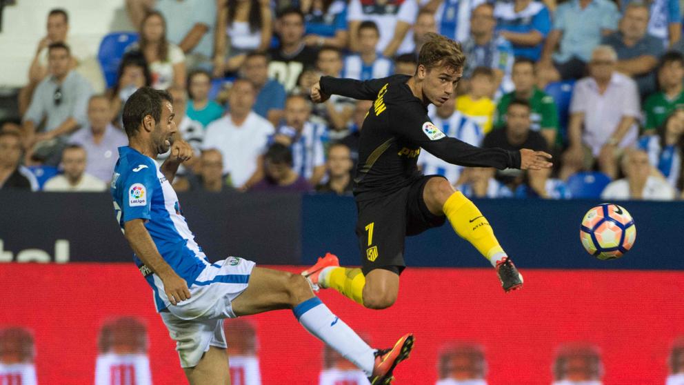 Remate de volea de Griezmann que detuvo Serante con una gran estirada