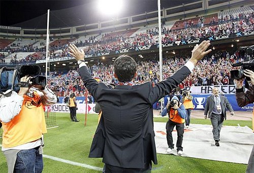 Quique recibió un merecido homenaje del Calderón, doblete europeo pero... Quique recibió un merecido homenaje del Calderón, doblete europeo pero...
