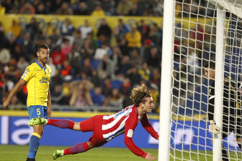 Remate espectacular de Griezmann en plancha para marcar el segundo gol Remate espectacular de Griezmann en plancha para marcar el segundo gol