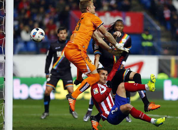 Chilena de Griezmann para batir a Yoel Chilena de Griezmann para batir a Yoel