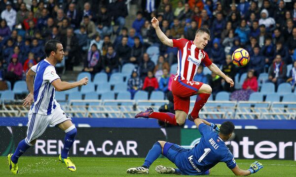 Remate de Gameiro que acabó en el poste de la portería de Rulli. Pudo ser el 0-1. 