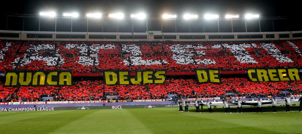 Mosaico espectacular en el Calderón antes del inicio del partido