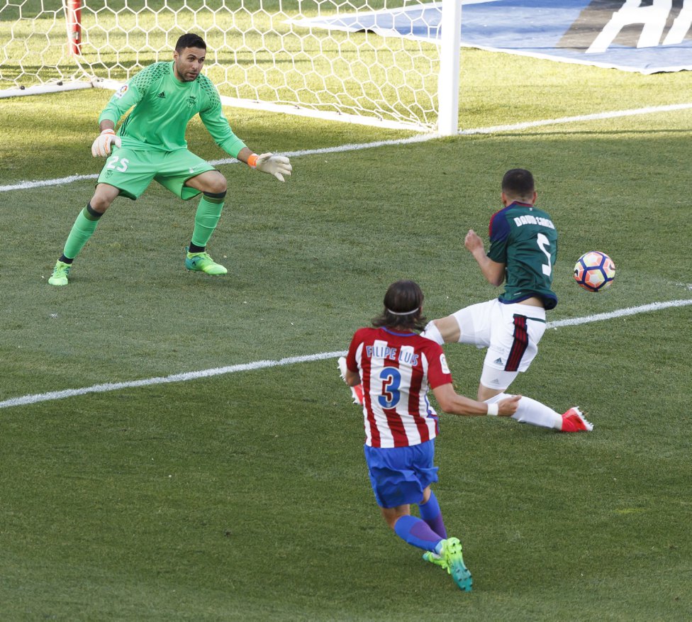 Derechazo de Filipe Luis que cerraba la cuenta goleadora del partido.