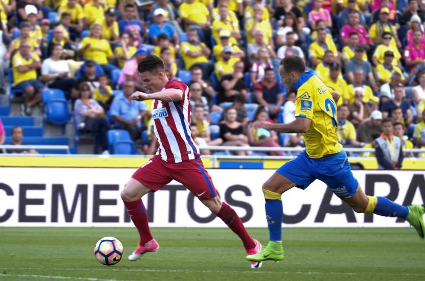 Gameiro consiguió su doblete tras este remate al fondo de las mallas canarias. Era el 0-3. 